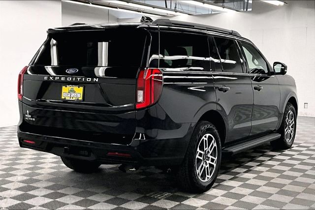 Used 2025 Ford Expedition Active image 13