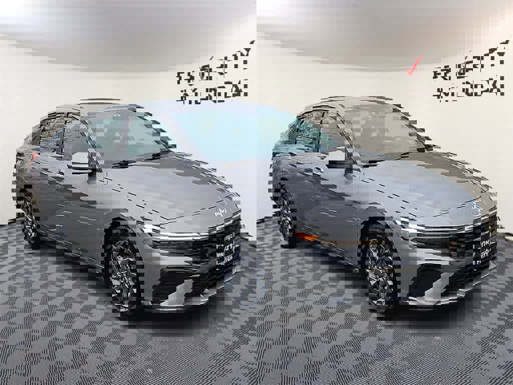 Used 2024 Hyundai Elantra SEL image 3