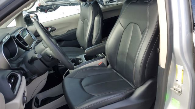 Certified 2024 Chrysler Pacifica Touring-L image 21