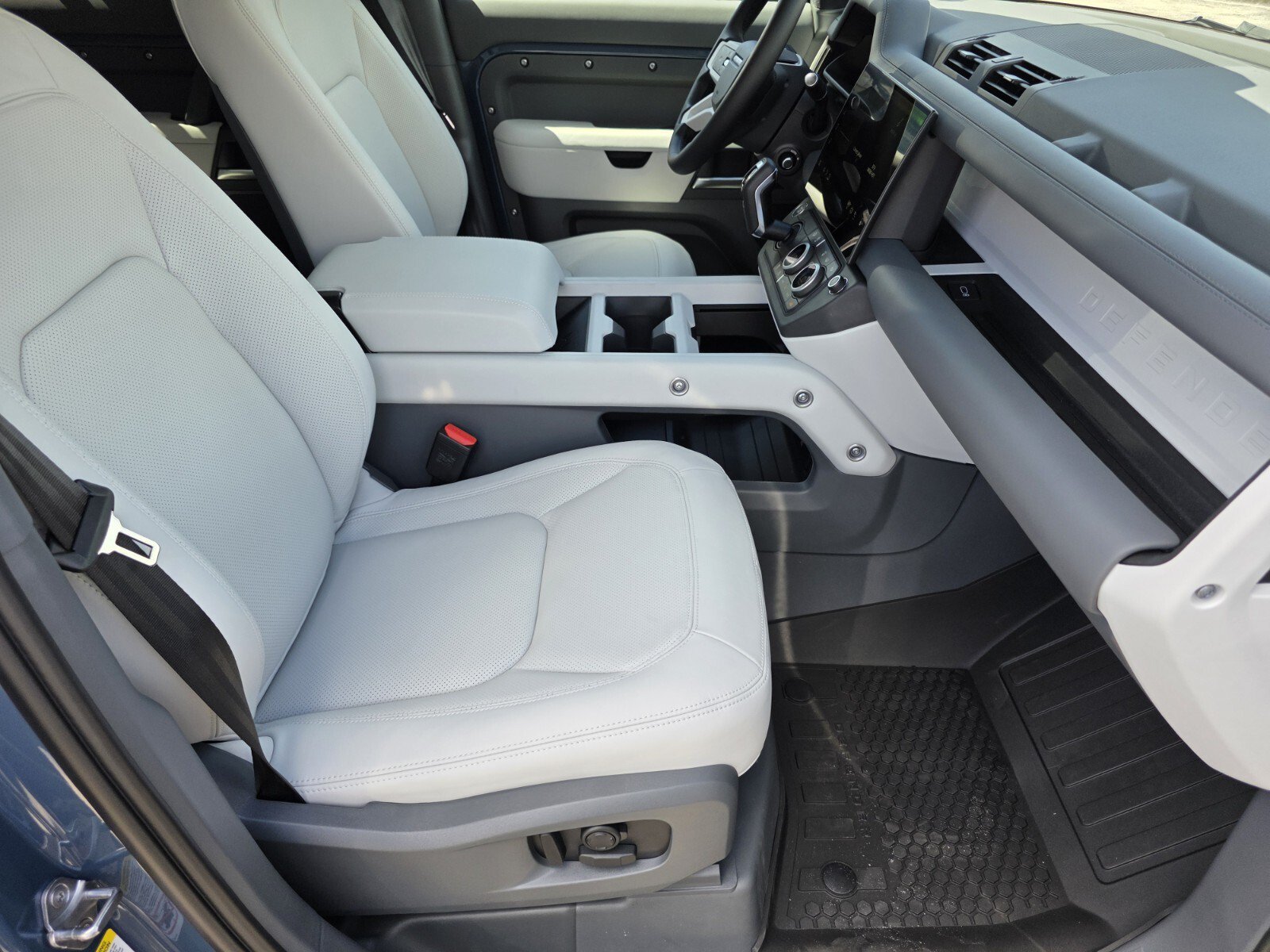 New 2026 Land Rover Defender 110 S AWD/4WD image 3
