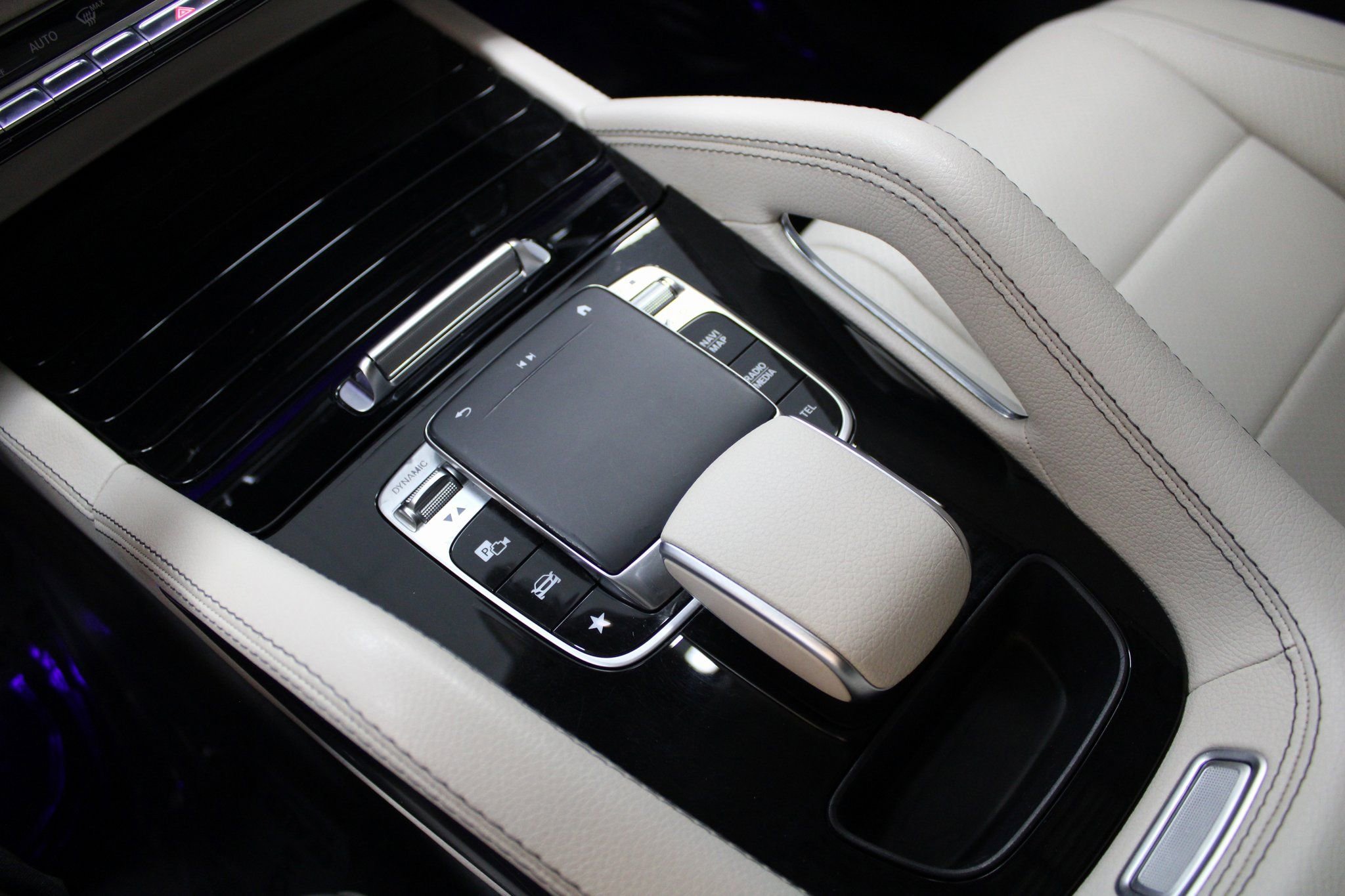 Used 2020 Mercedes-Benz GLE 350 4MATIC w/ Premium Package image 38