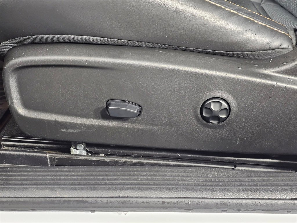 Used 2015 Dodge Challenger R/T Plus image 22