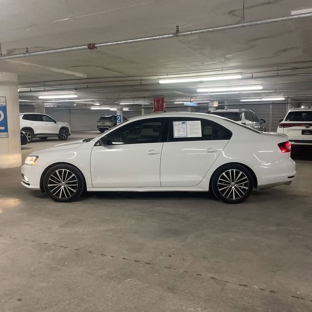 Used 2017 Volkswagen Jetta Sport image 4