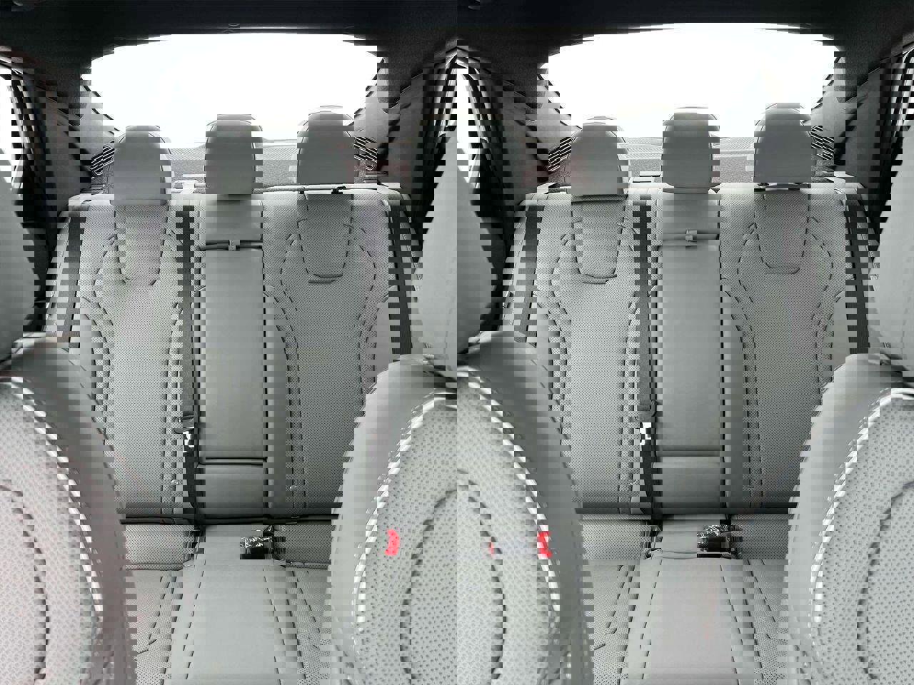 New 2025 Hyundai Elantra Limited image 16