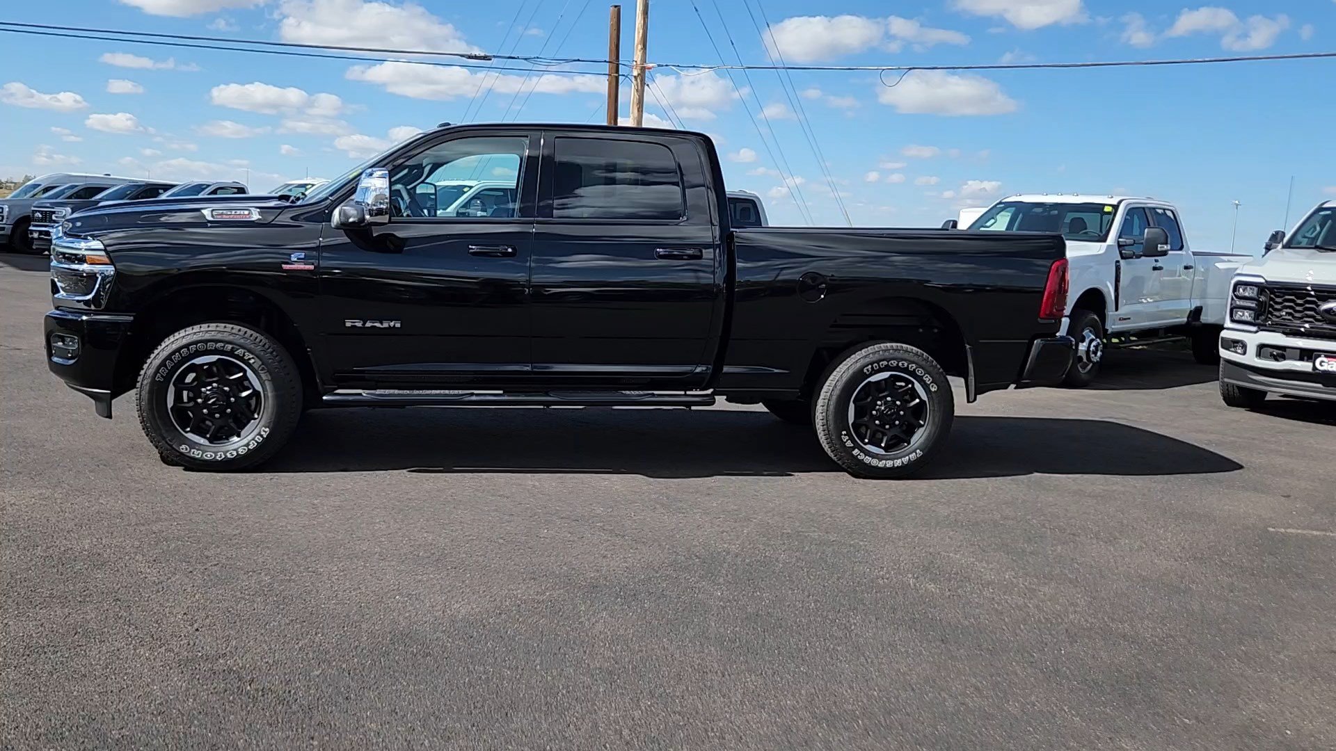 Used 2025 RAM 2500 Laramie AWD/4WD image 2