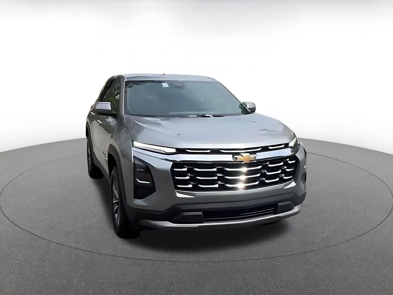 Used 2025 Chevrolet Equinox LT image 3