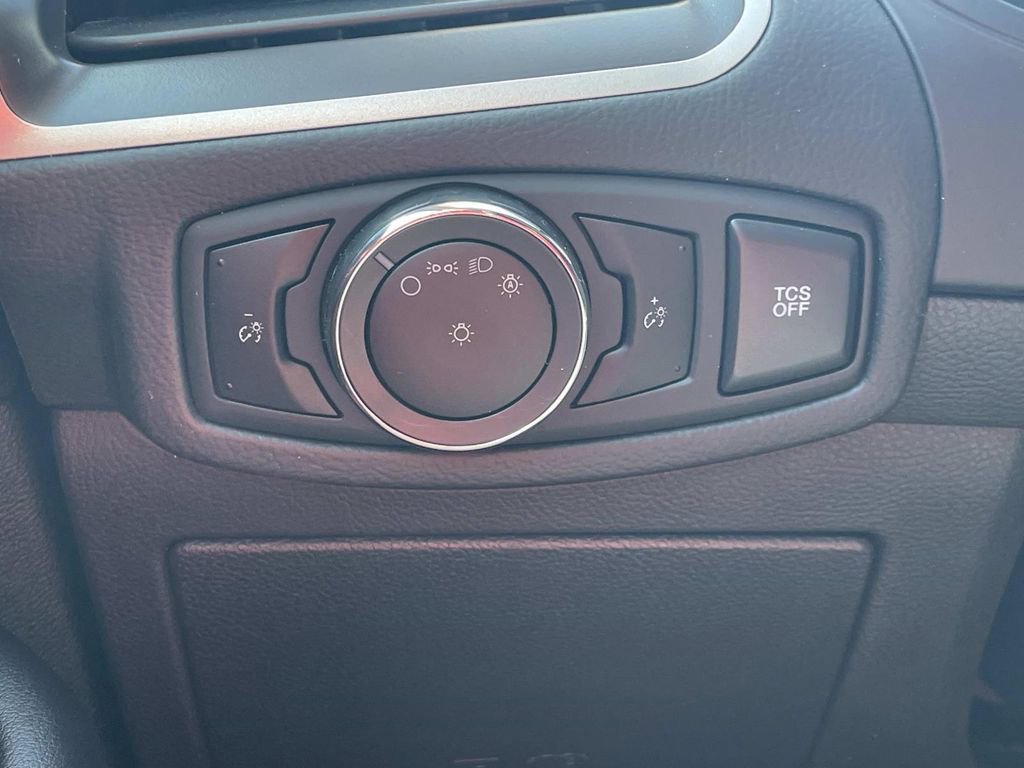 Used 2024 Ford Edge SE w/ Cargo Accessory Package image 27