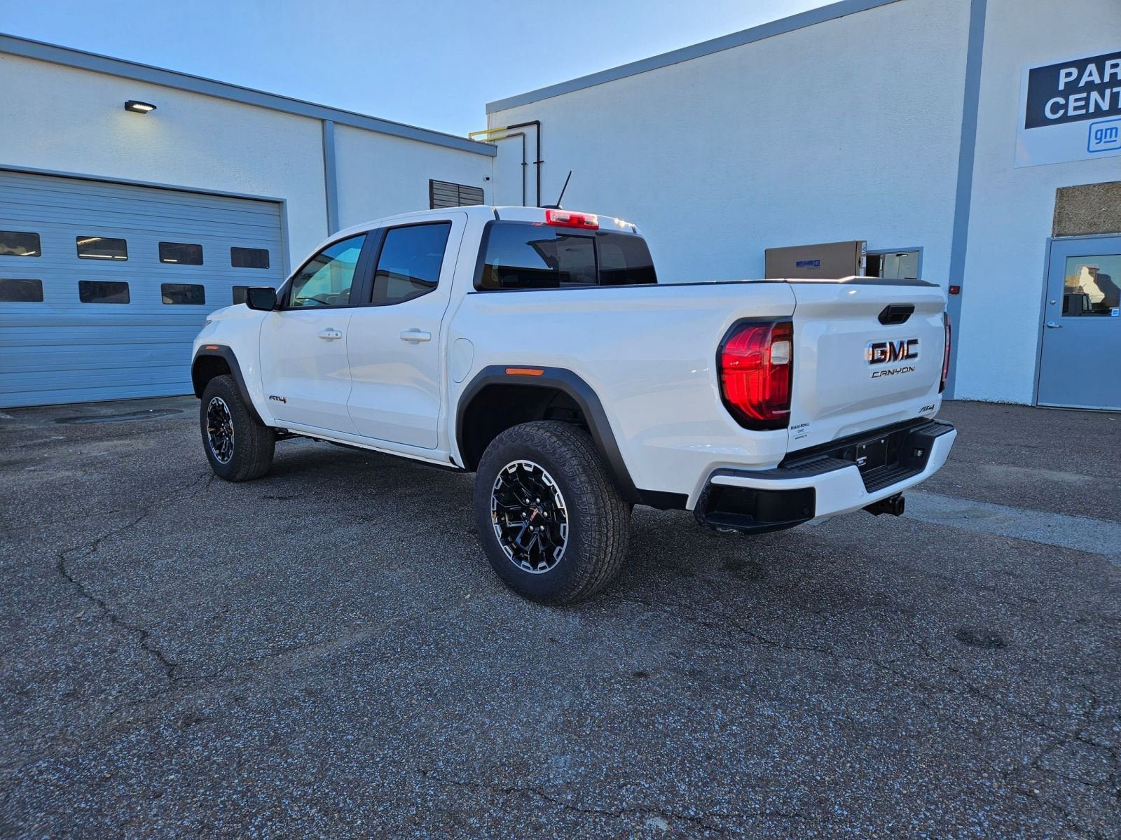 New 2026 GMC Canyon AT4 w/ AT4 Premium Package AWD/4WD image 3