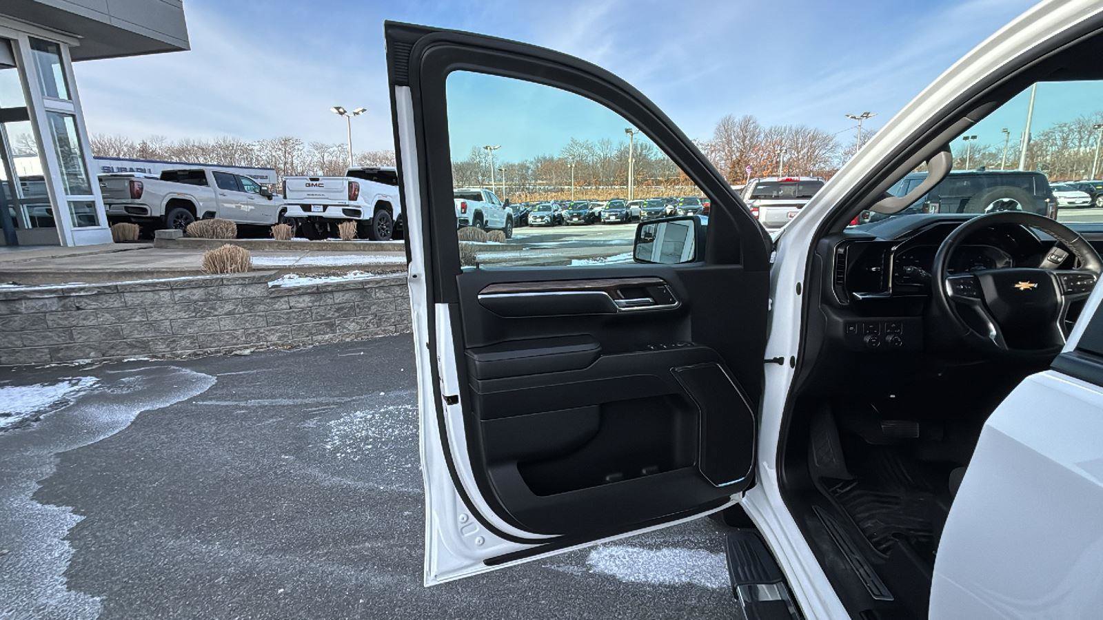 Used 2023 Chevrolet Silverado 1500 LT image 24