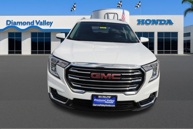Used 2024 GMC Terrain SLT image 2