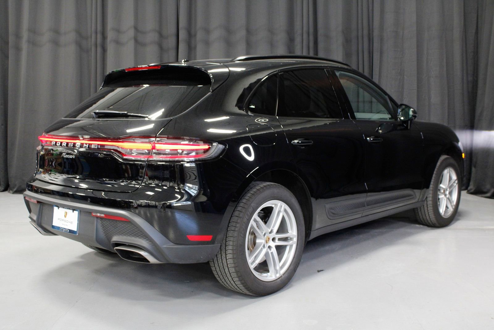 Certified 2025 Porsche Macan image 7