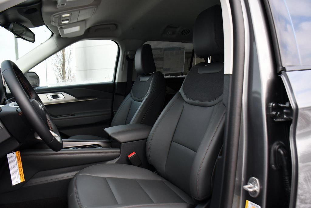 Used 2026 Ford Explorer Active w/ Active Comfort Package AWD/4WD image 13