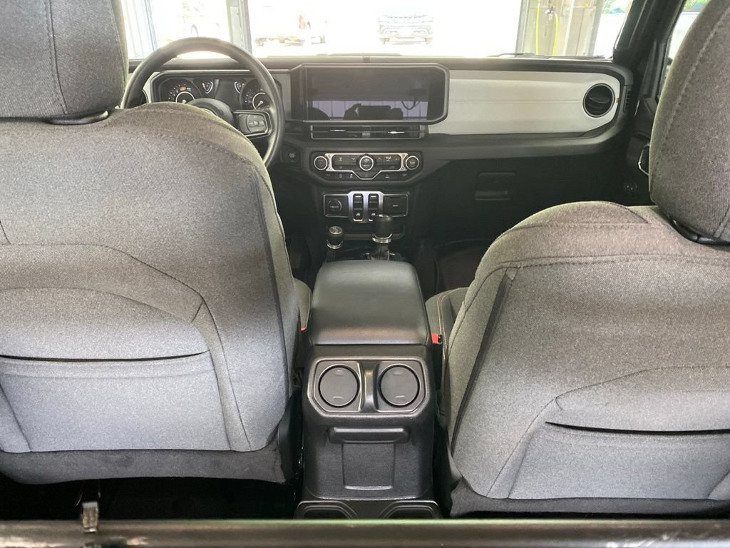 Used 2025 Jeep Wrangler Sport AWD/4WD image 8