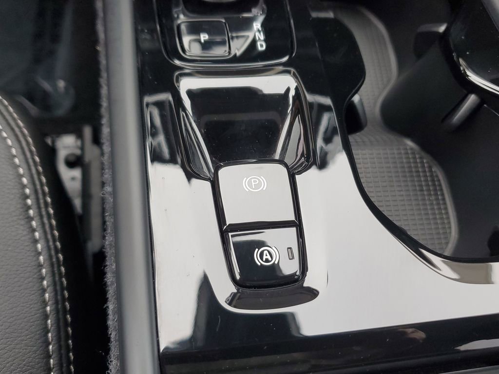 Certified 2026 Volvo XC40 B4 Plus w/ Protection Package Premier image 29