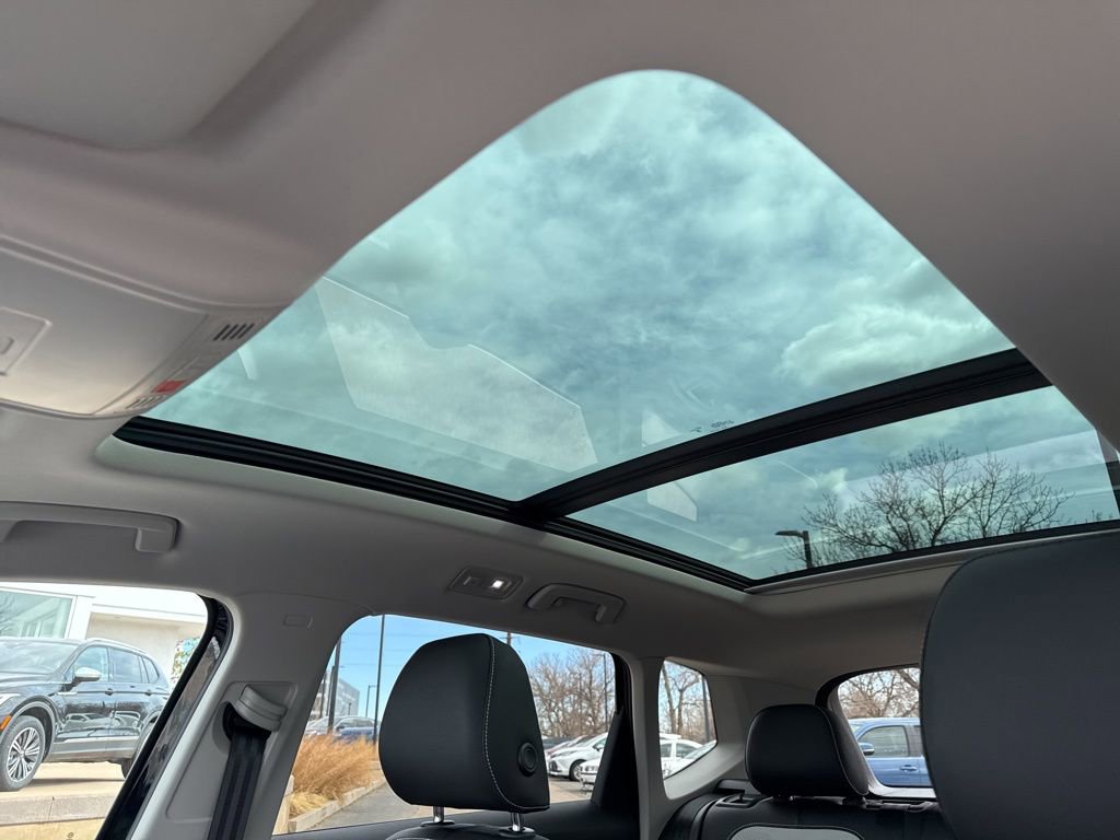 New 2025 Volkswagen Taos SEL image 23