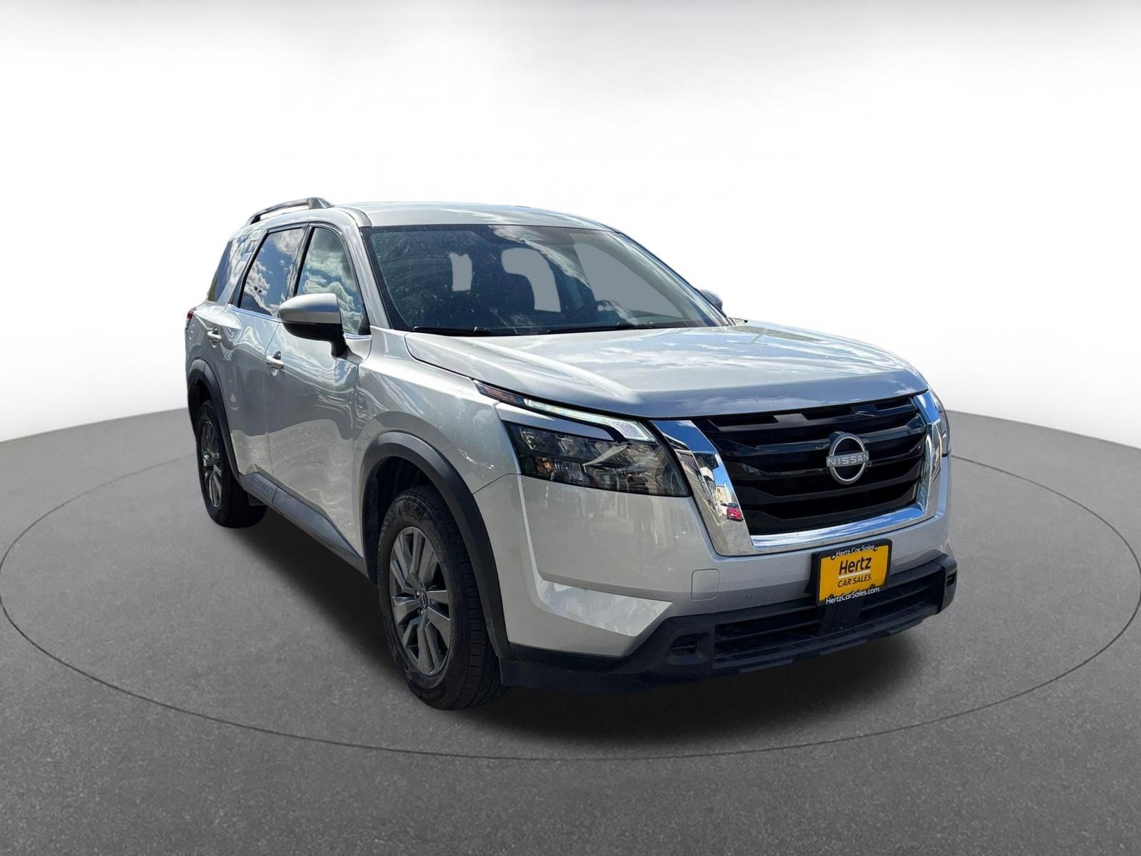 Used 2025 Nissan Pathfinder SV image 1