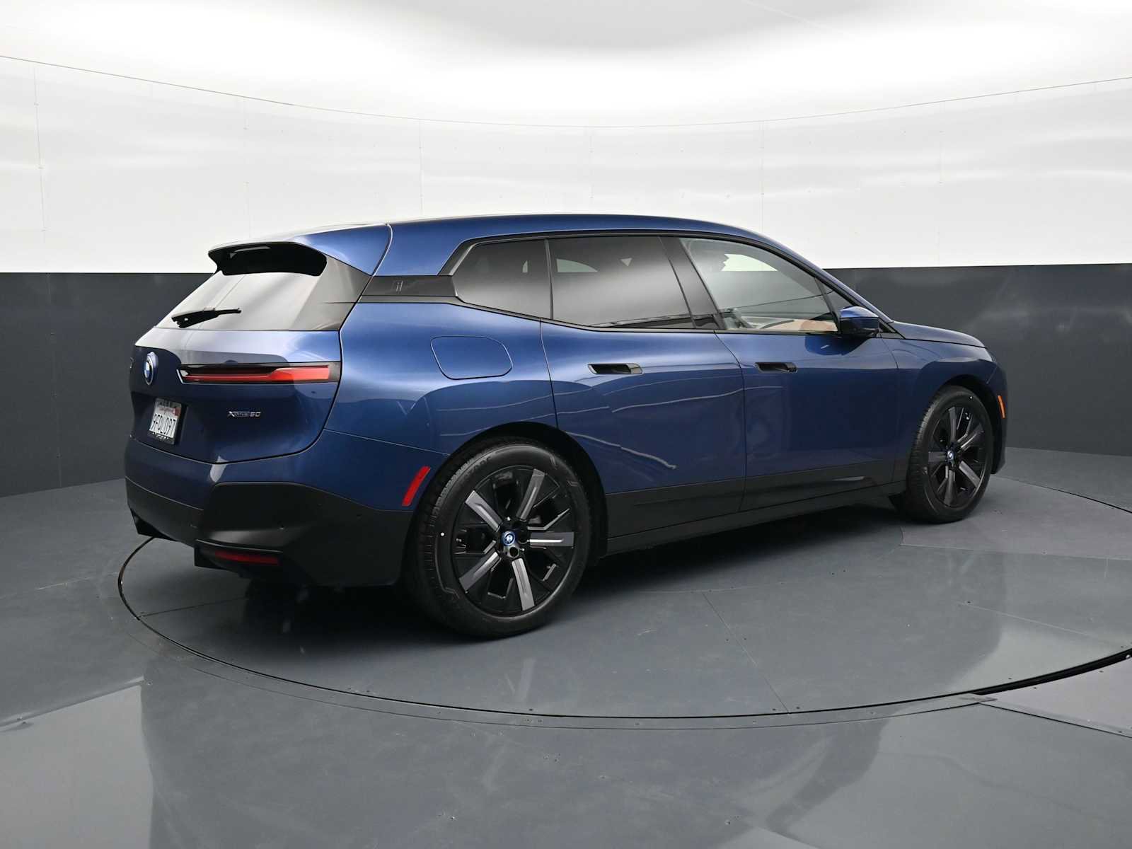Certified 2023 BMW iX xDrive50 w/ Premium Package AWD/4WD image 5