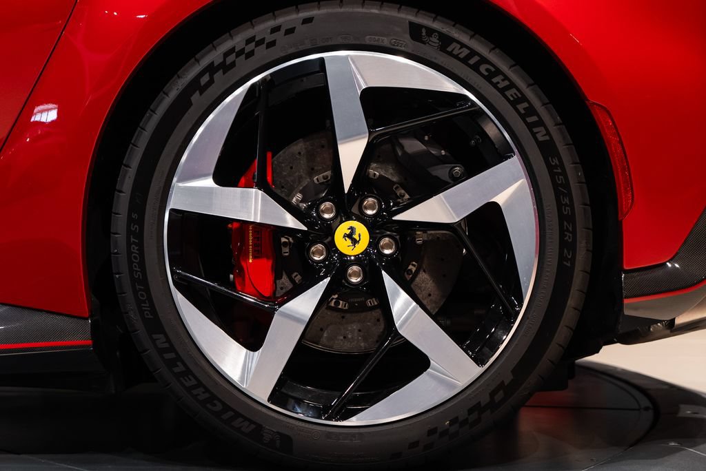 Certified 2025 Ferrari 12Cilindri RWD image 12