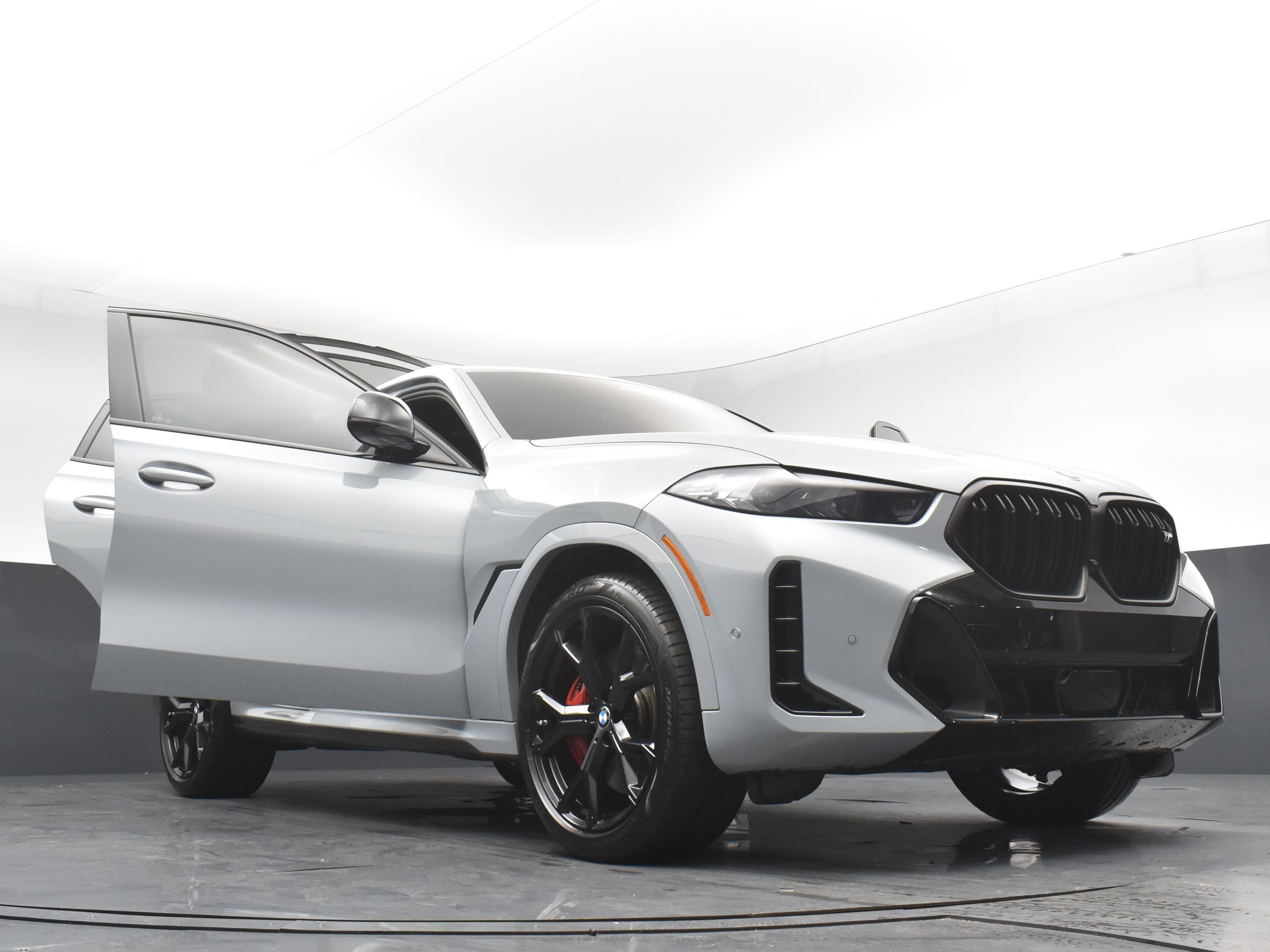 Used 2024 BMW X6 M60i w/ M Sport Professional Package image 32