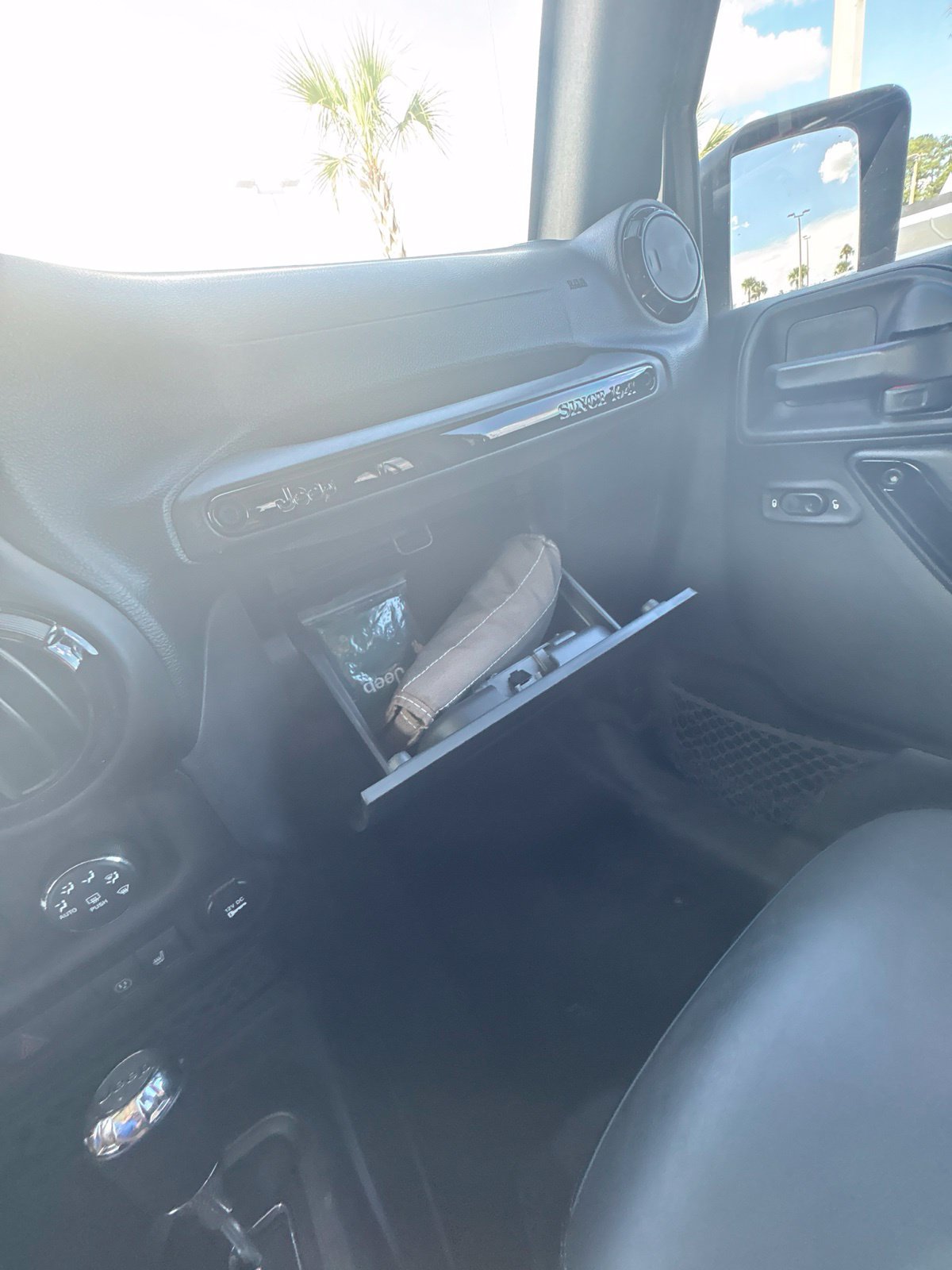 Used 2017 Jeep Wrangler Unlimited Sahara AWD/4WD image 33