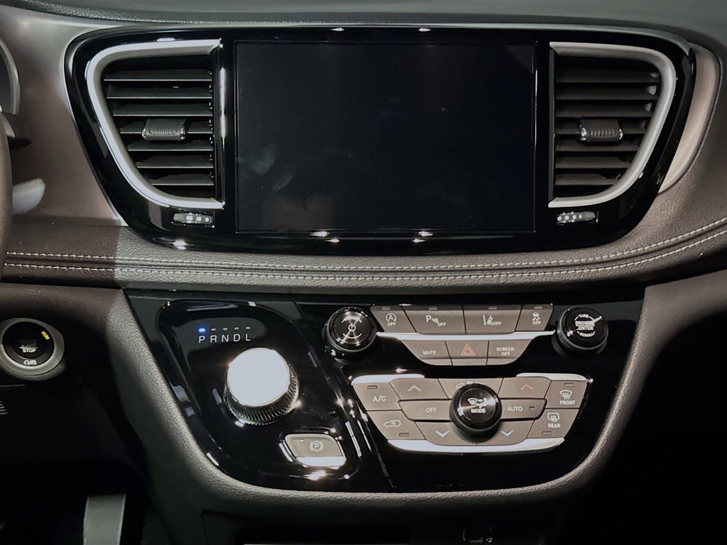 New 2026 Chrysler Pacifica Select AWD/4WD image 9