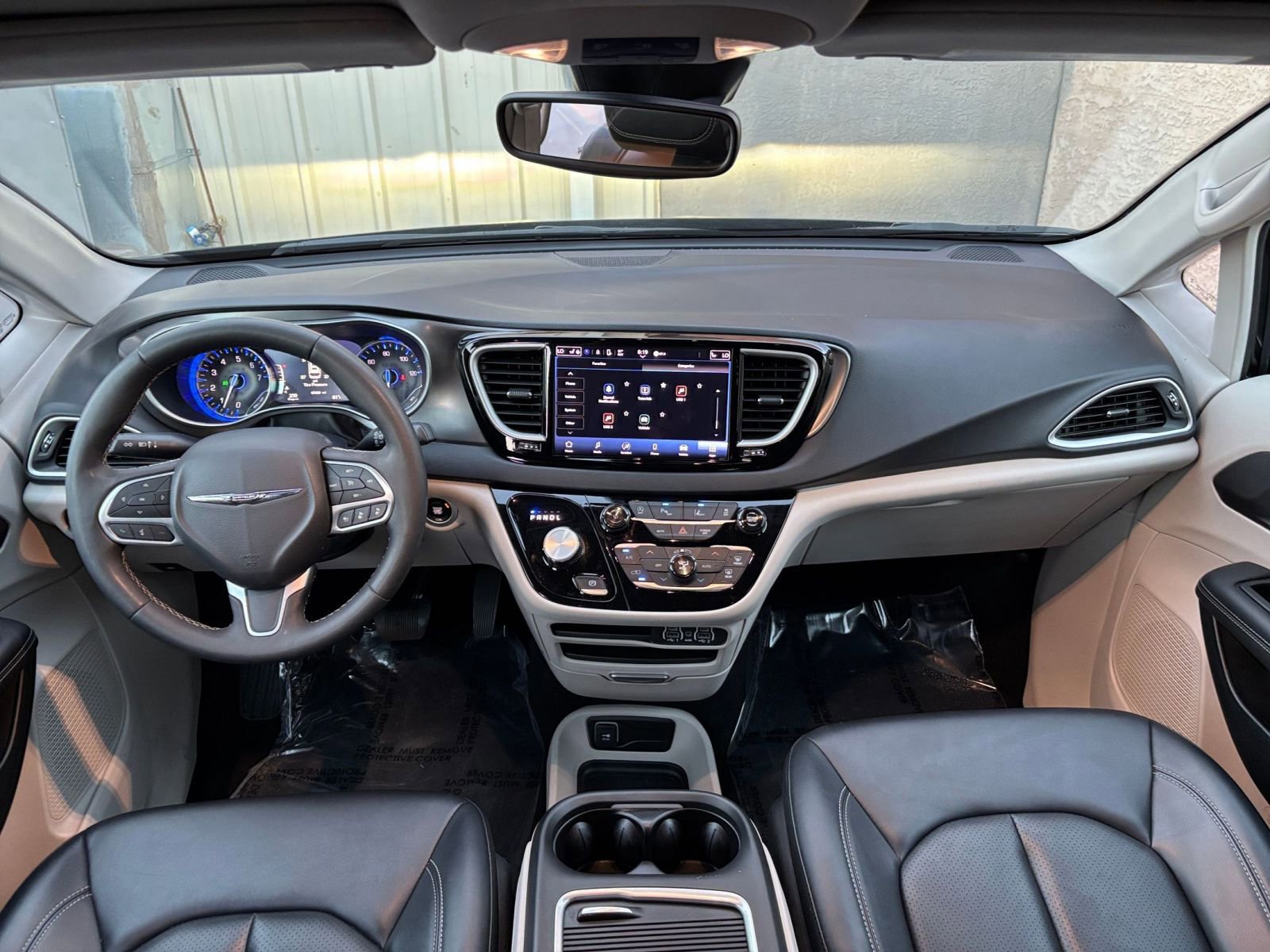 Used 2024 Chrysler Pacifica Touring-L image 36