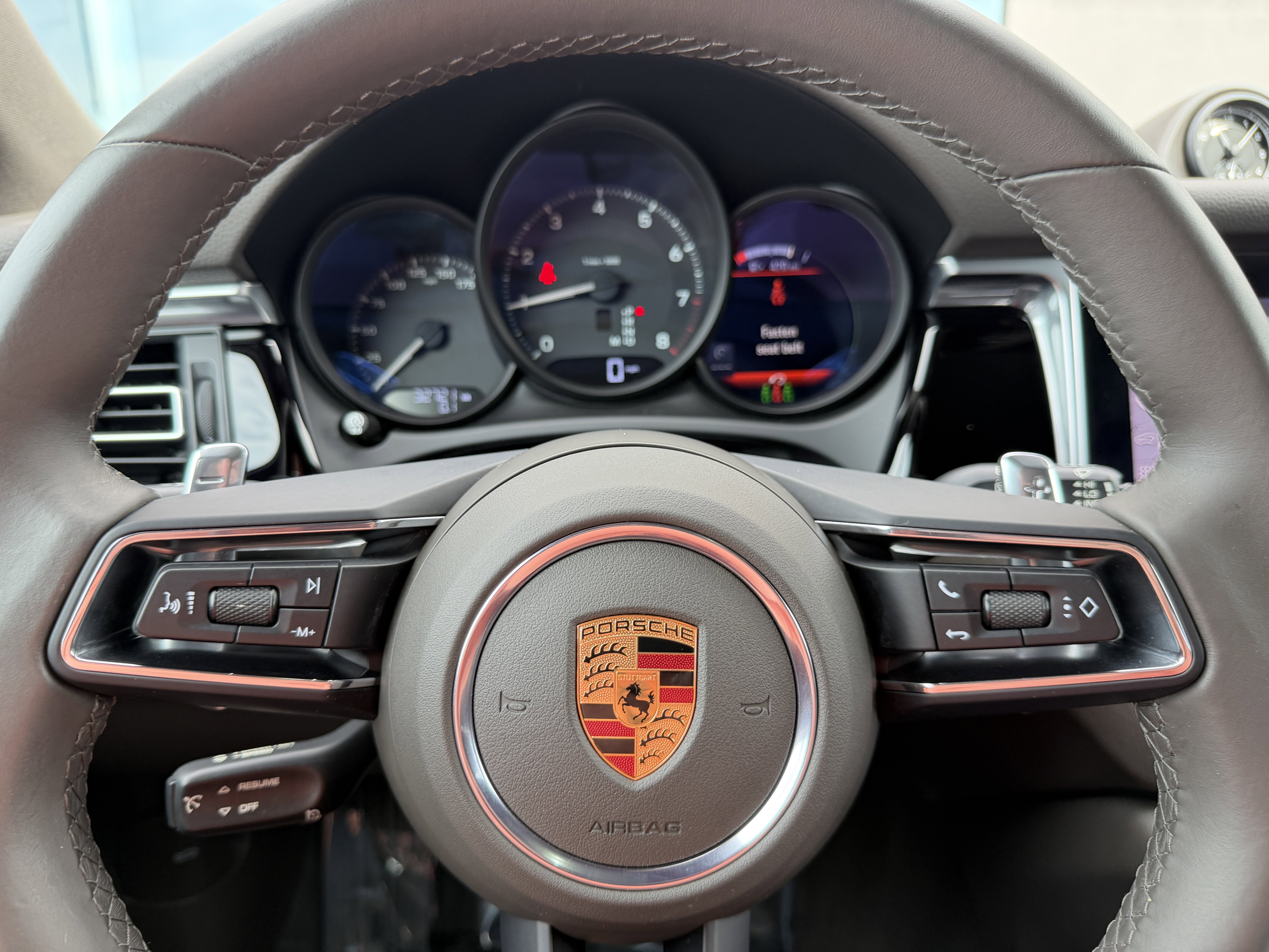 Certified 2022 Porsche Macan image 36