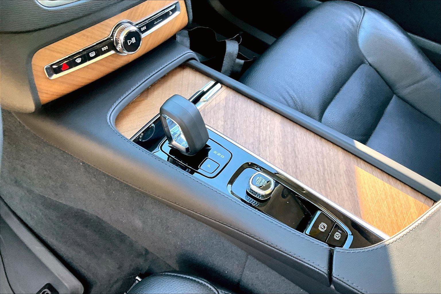 Used 2023 Volvo XC90 T8 Plus w/ Protection Package Premier image 14