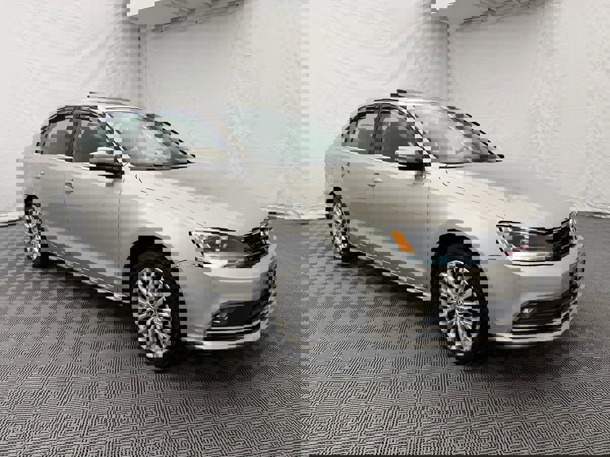 Used 2015 Volkswagen Jetta SE image 2