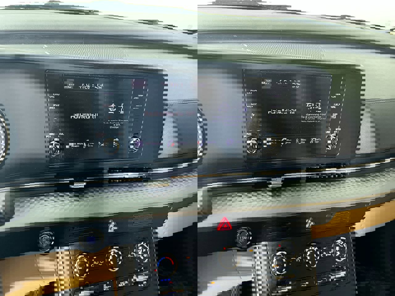 Used 2023 Kia Carnival LX image 25