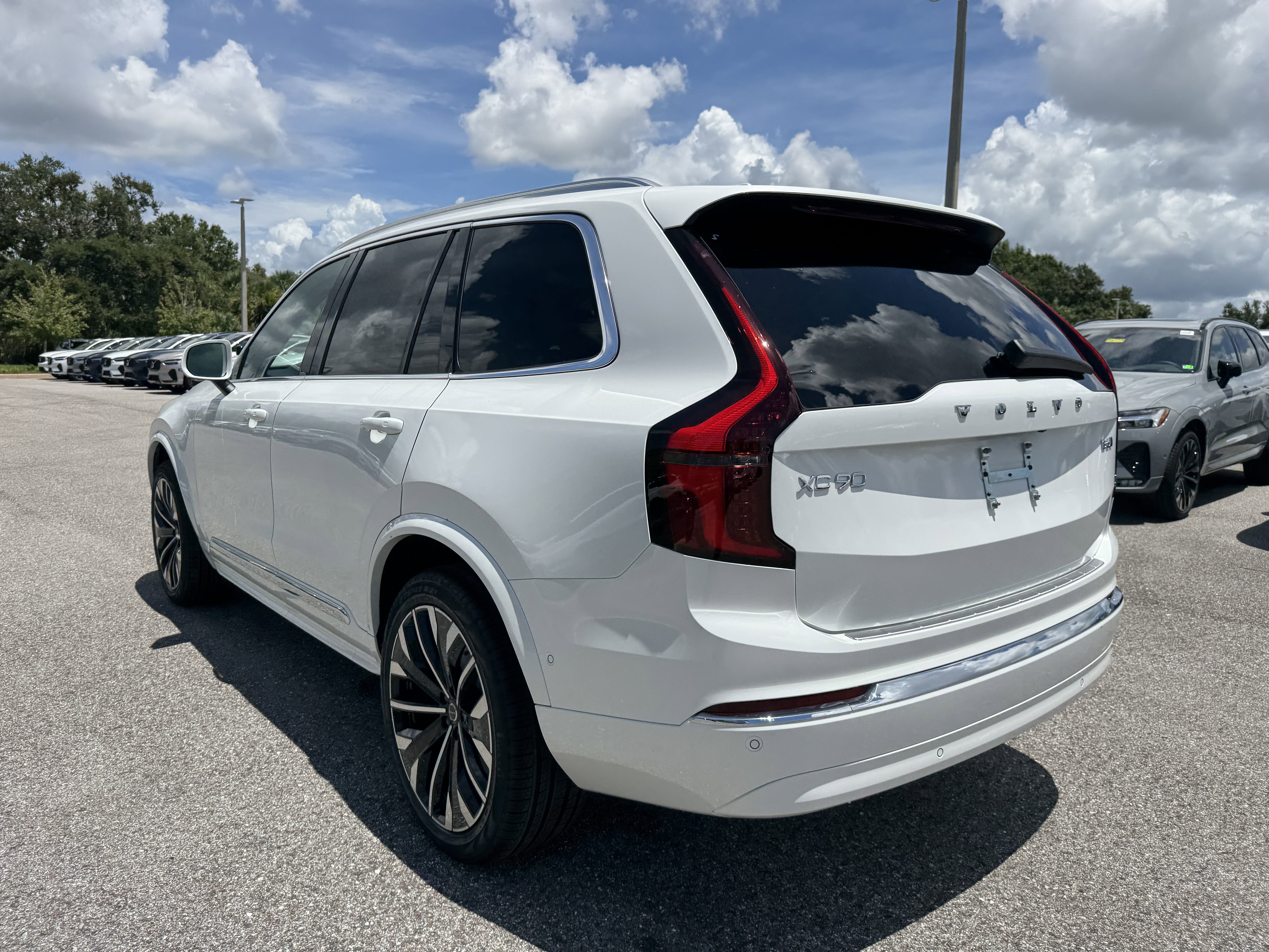 New 2026 Volvo XC90 B6 Plus w/ Protection Package Premier image 5