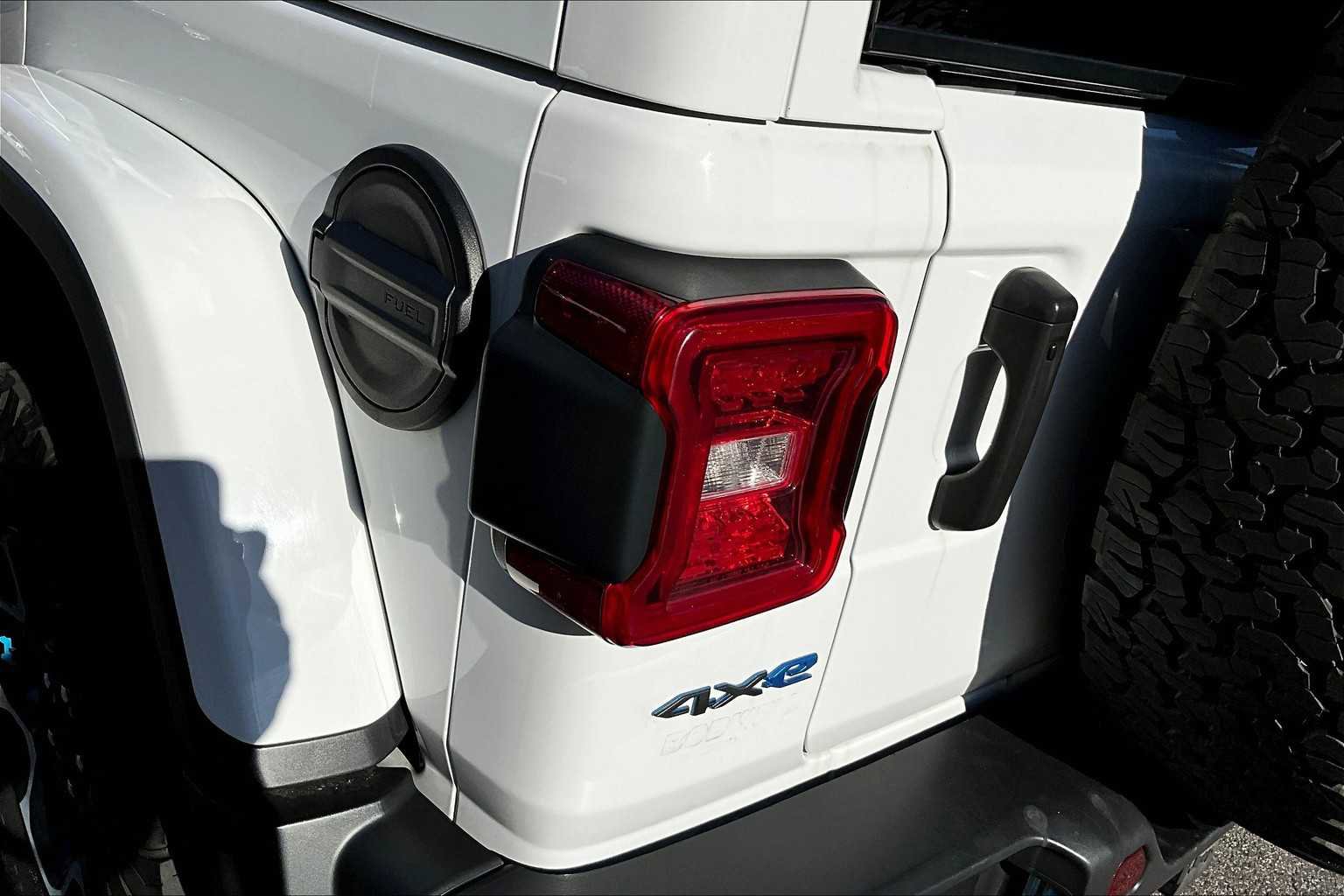 Used 2022 Jeep Wrangler Unlimited Rubicon 4xe w/ Cold Weather Group image 26