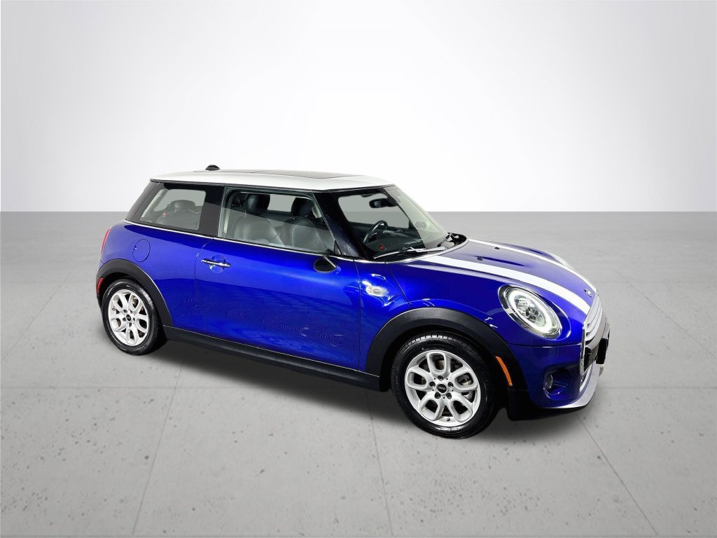 Used 2019 MINI Cooper 2-Door Hardtop w/ Premium Package FWD image 4