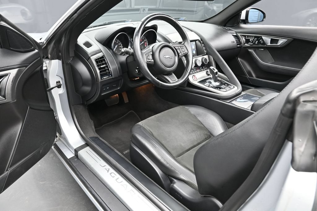 Used 2016 Jaguar F-TYPE Convertible RWD image 4