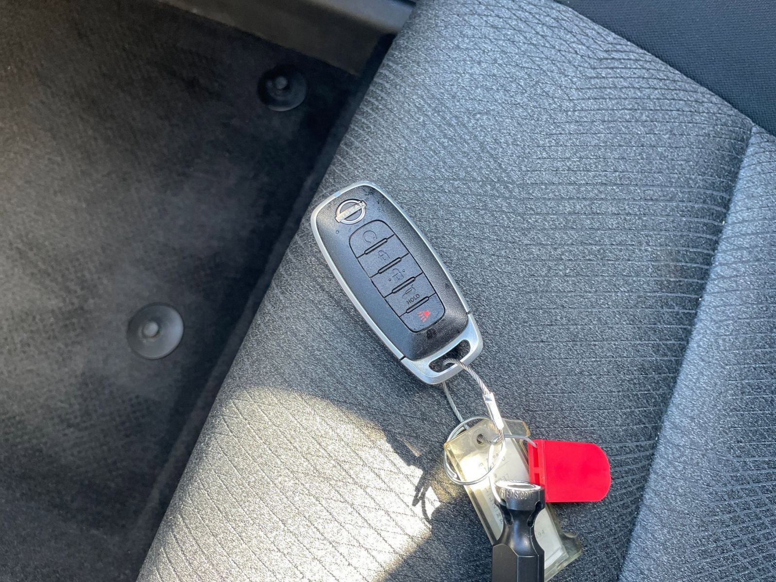 Used 2025 Nissan Rogue SV image 21