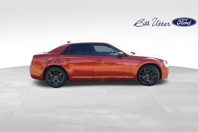 Used 2021 Chrysler 300 Touring w/ Sport Appearance Package image 4