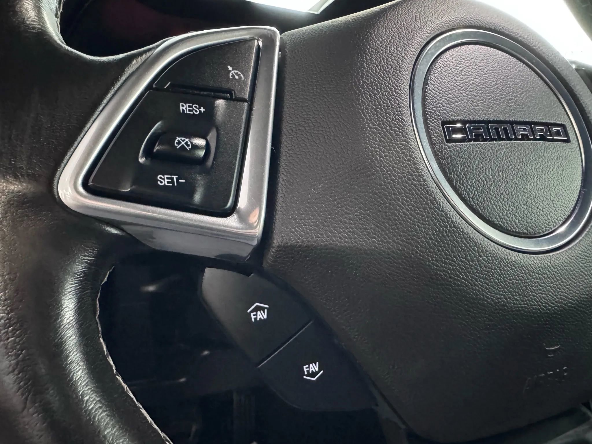 Used 2021 Chevrolet Camaro LT w/ Technology Package image 24