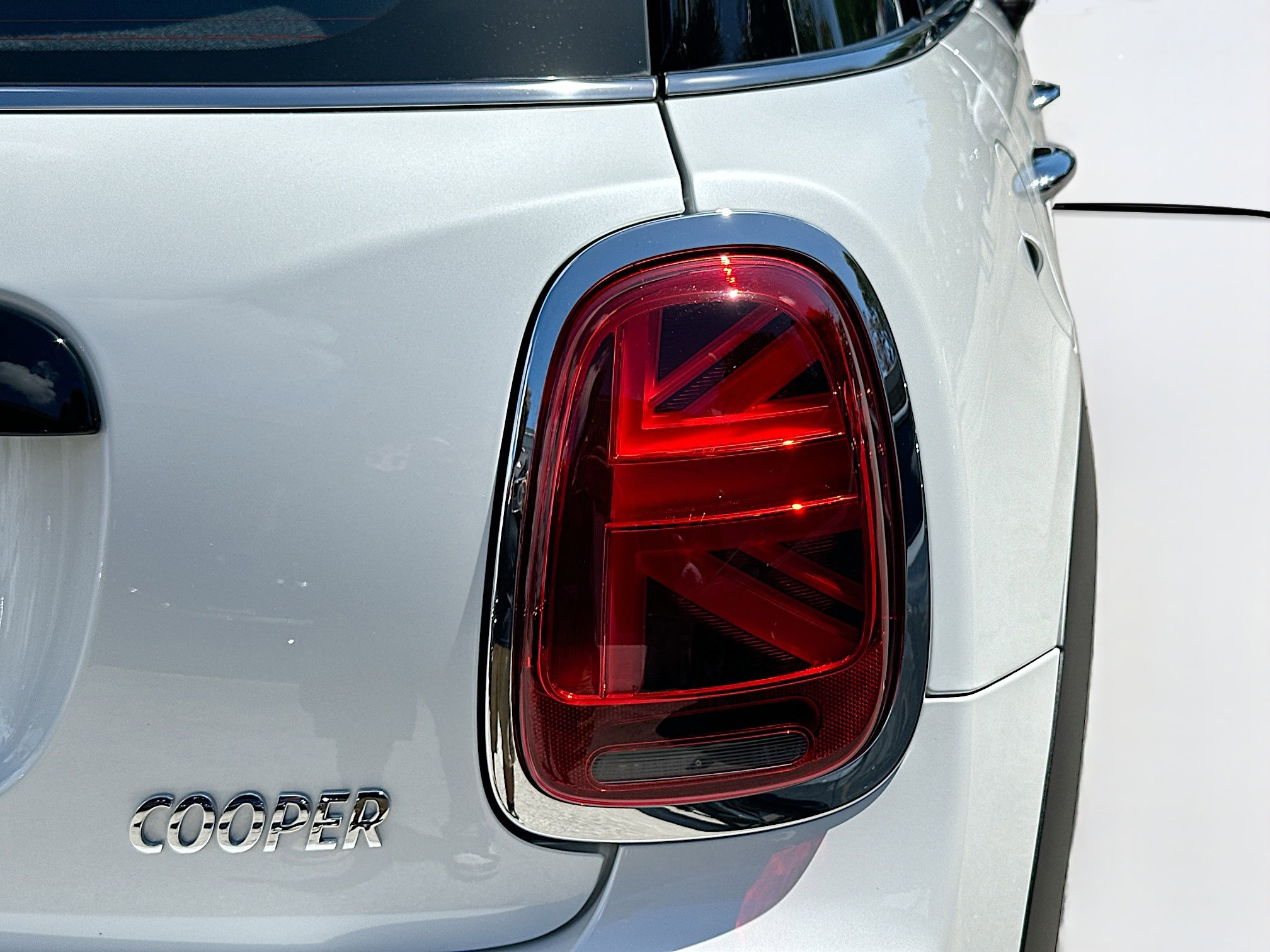 Used 2024 MINI Cooper 4-Door Hardtop image 28