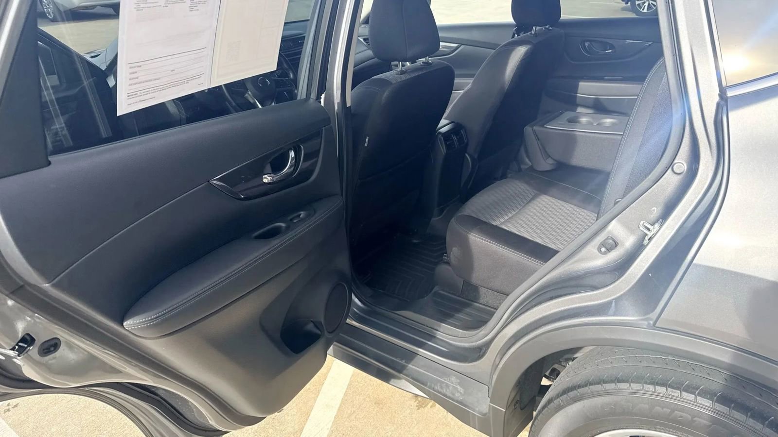 Used 2020 Nissan Rogue SV image 18