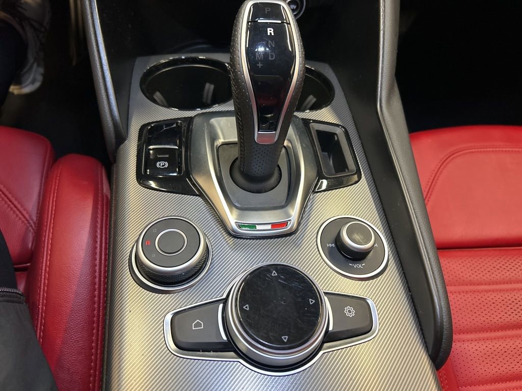 Used 2024 Alfa Romeo Giulia Veloce image 23