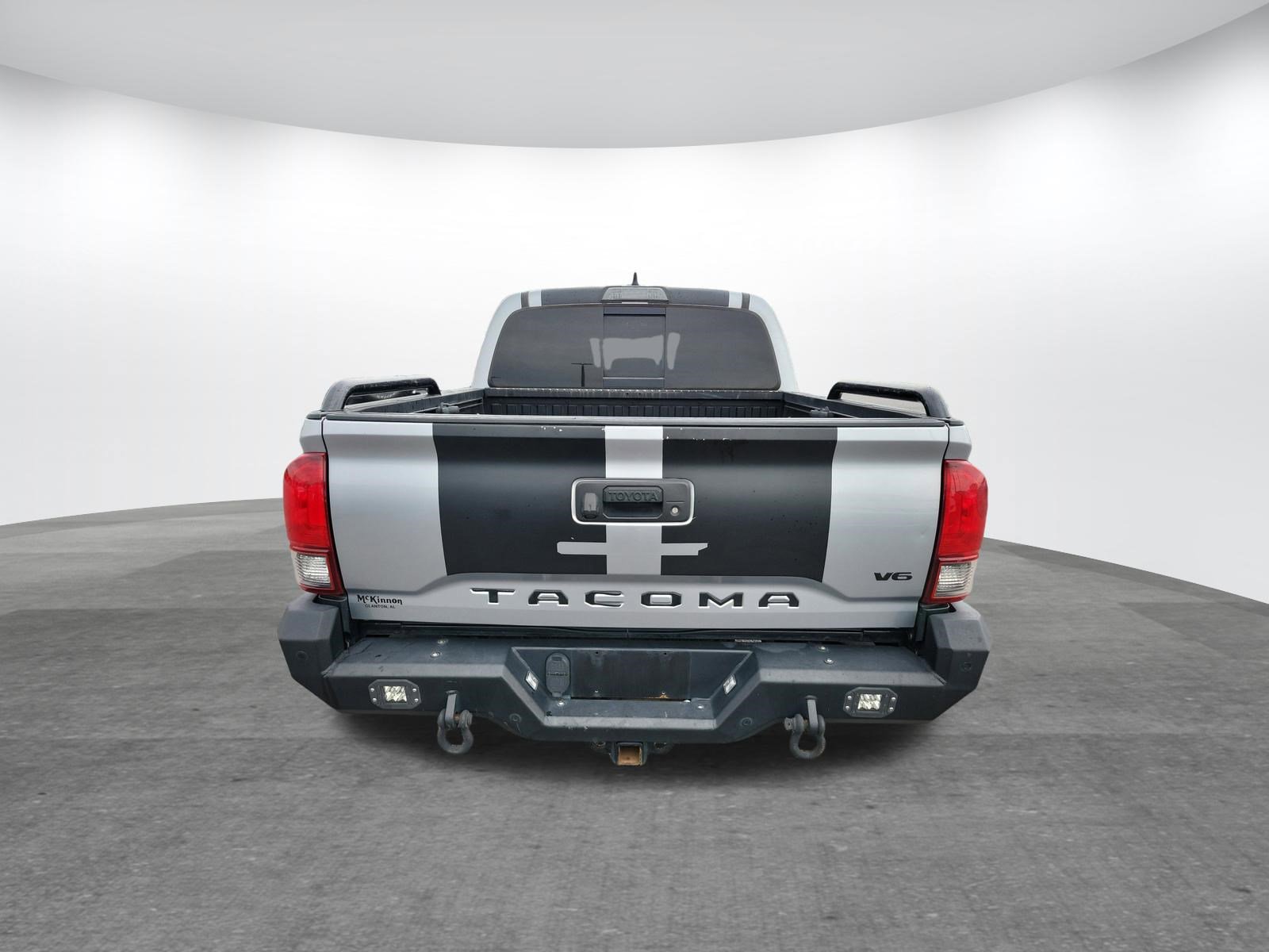 Used 2018 Toyota Tacoma TRD Off-Road w/ Technology Package RWD image 6