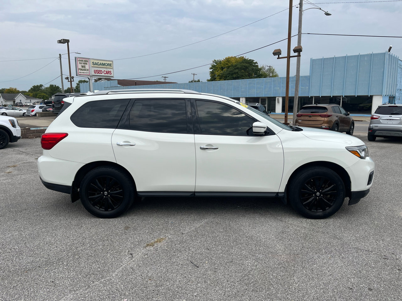 Used 2019 Nissan Pathfinder S image 2
