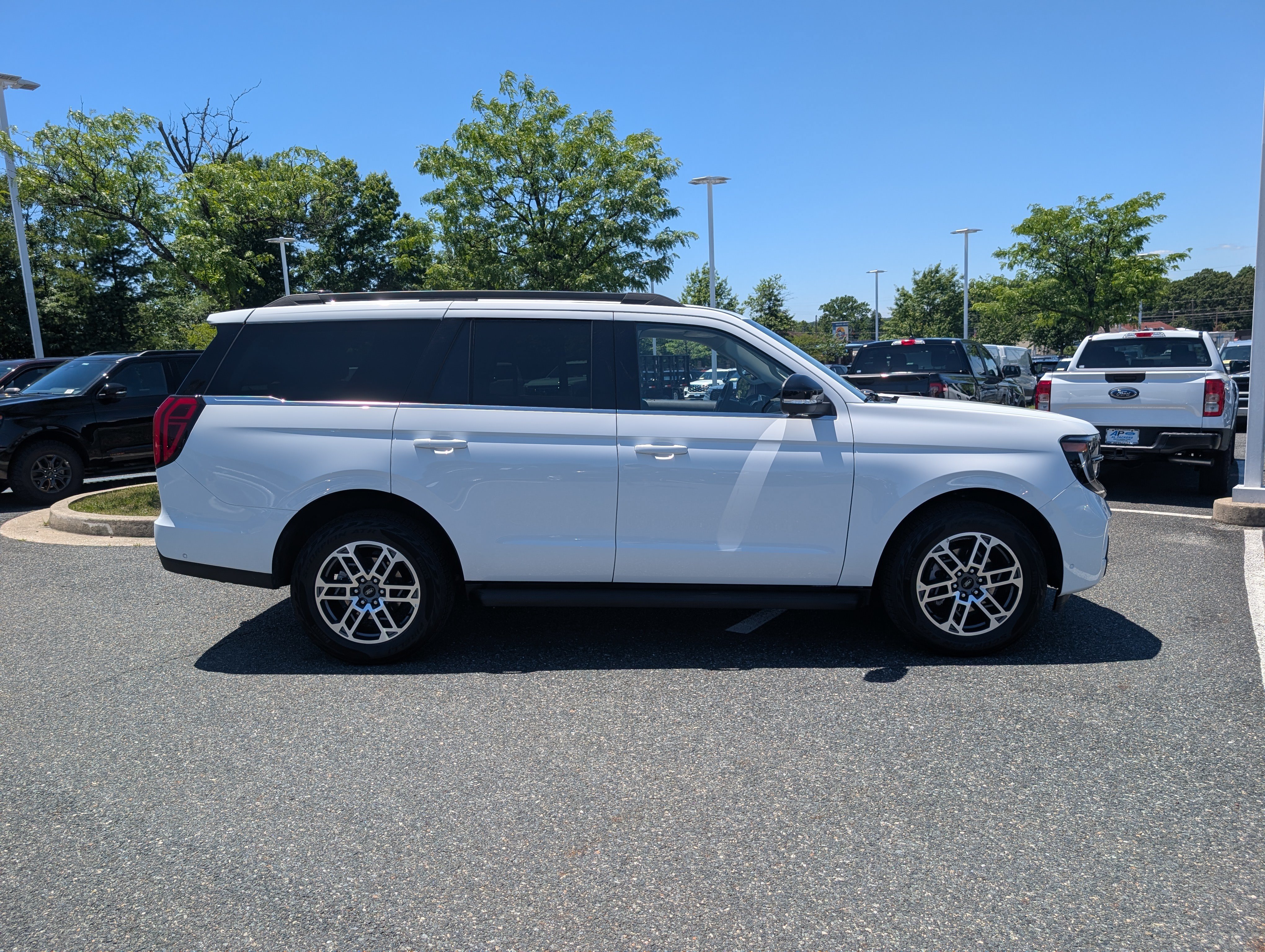 Certified 2025 Ford Expedition Active AWD/4WD image 2