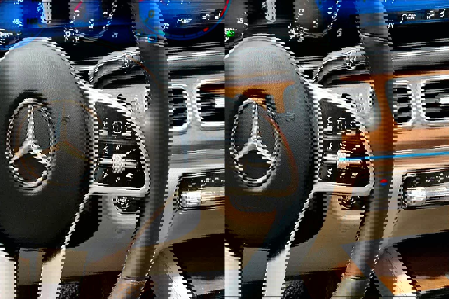 Used 2023 Mercedes-Benz GLE 350 4MATIC image 25