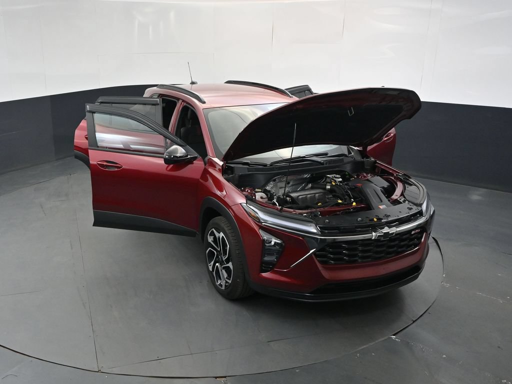 Used 2025 Chevrolet Trax RS w/ Driver Confidence Package FWD image 17