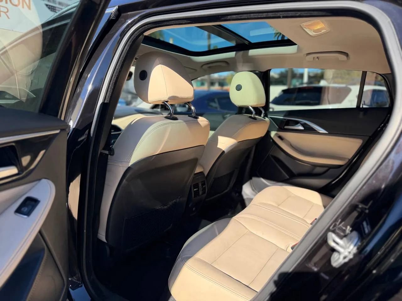 Used 2018 INFINITI QX30 Premium w/ Navigation Package image 30