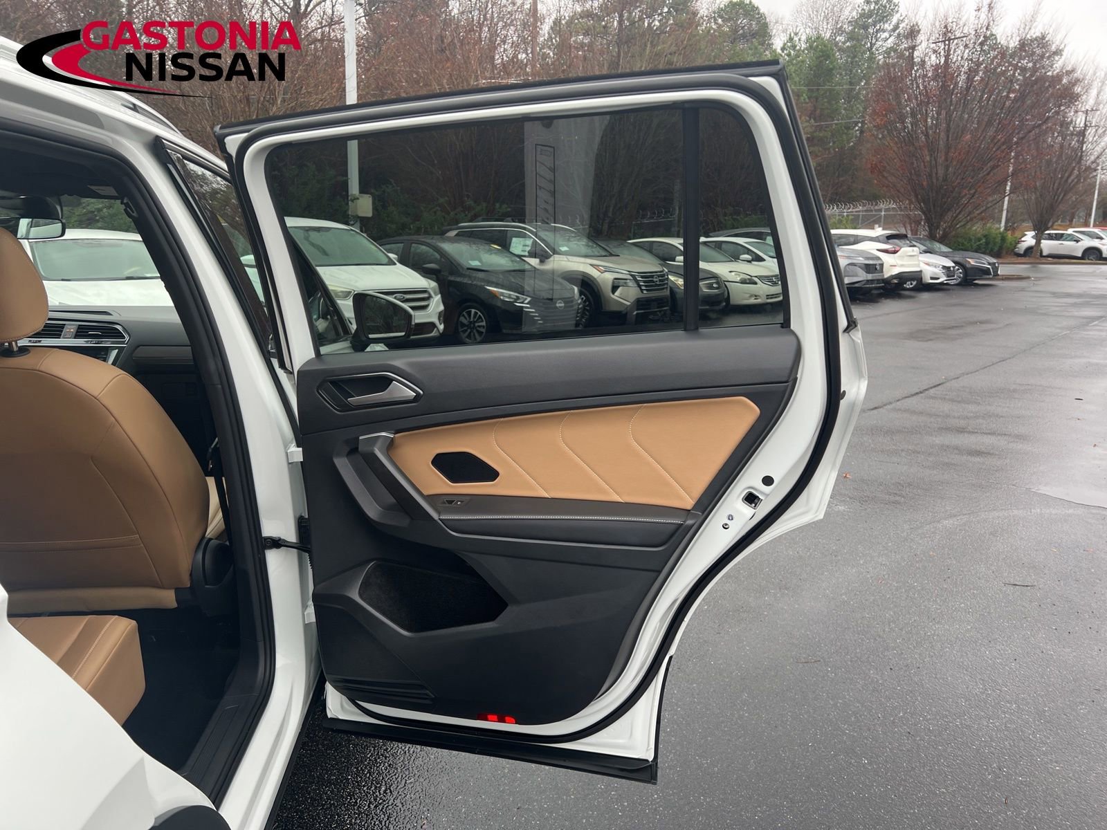 Used 2024 Volkswagen Tiguan SE image 27