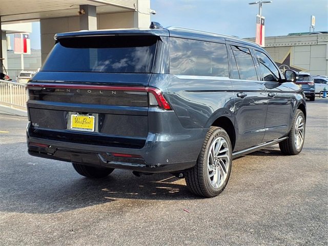 New 2025 Lincoln Navigator L Reserve image 2