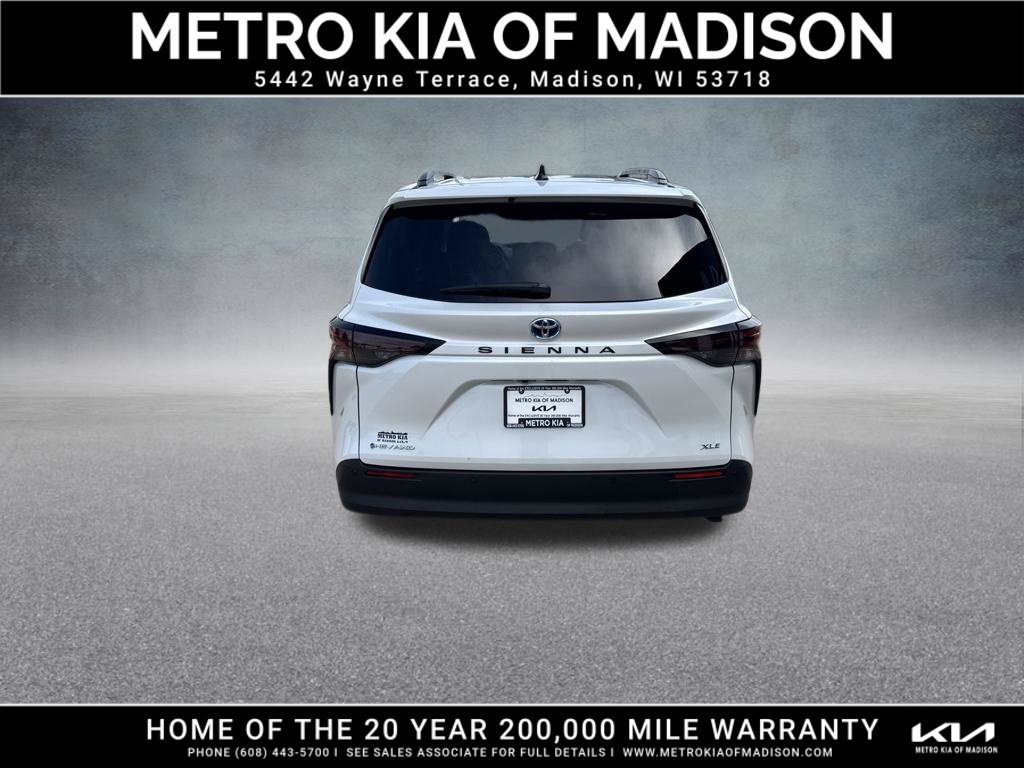 Used 2025 Toyota Sienna XLE AWD/4WD image 5