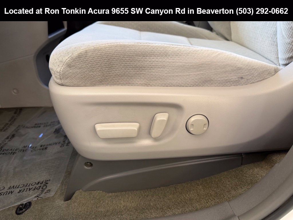 Used 2017 Toyota Sienna LE FWD image 13
